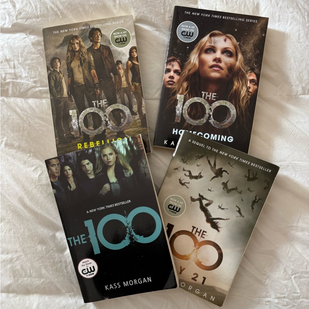 The 100 Book Series Set - 4 Books in GUC - Complete Set for Fans of The 100